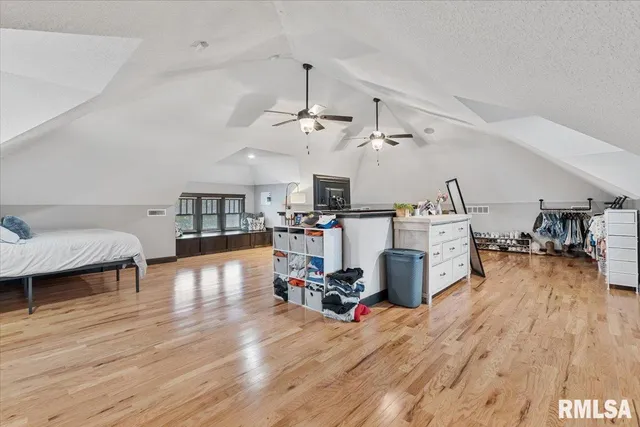 $525,000 | 302 9th Street, Silvis, IL 61282