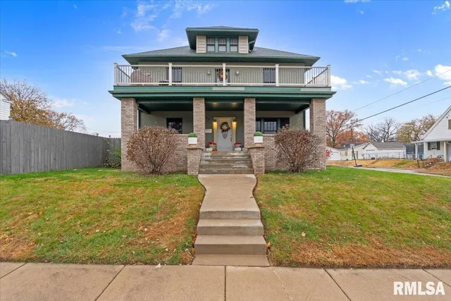 $525,000 | 302 9th Street, Silvis, IL 61282