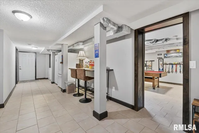 $525,000 | 302 9th Street, Silvis, IL 61282