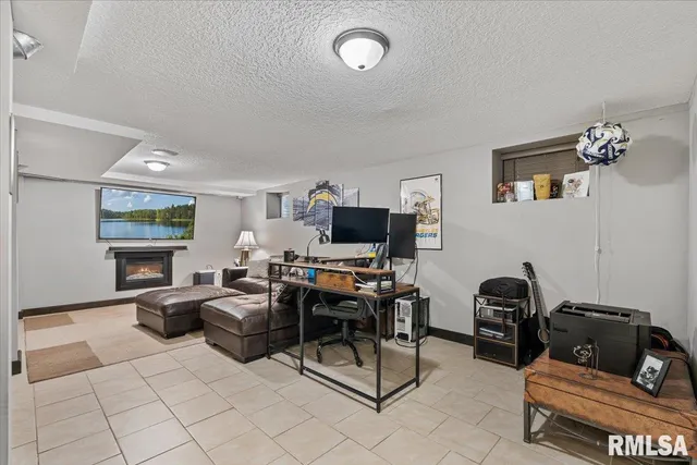 $525,000 | 302 9th Street, Silvis, IL 61282