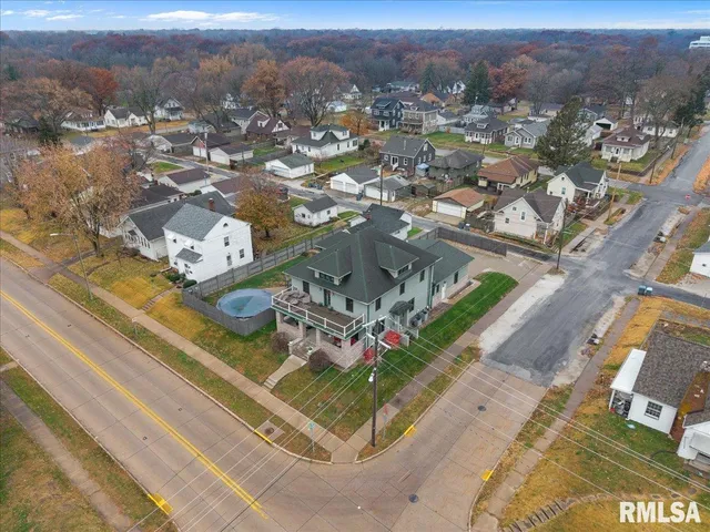 $525,000 | 302 9th Street, Silvis, IL 61282