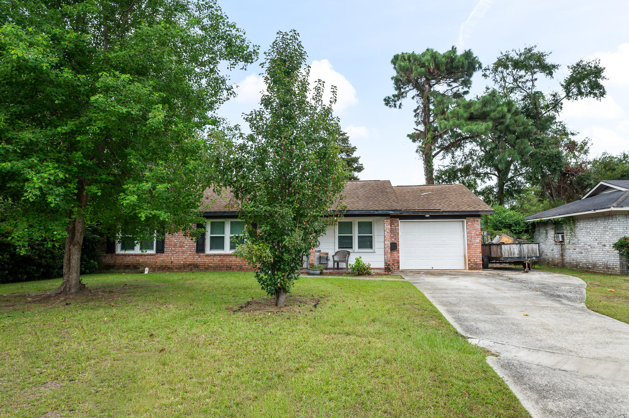 305 Gippy Drive Summerville, SC 29486 - Photo 2 of 23 MOD_1463