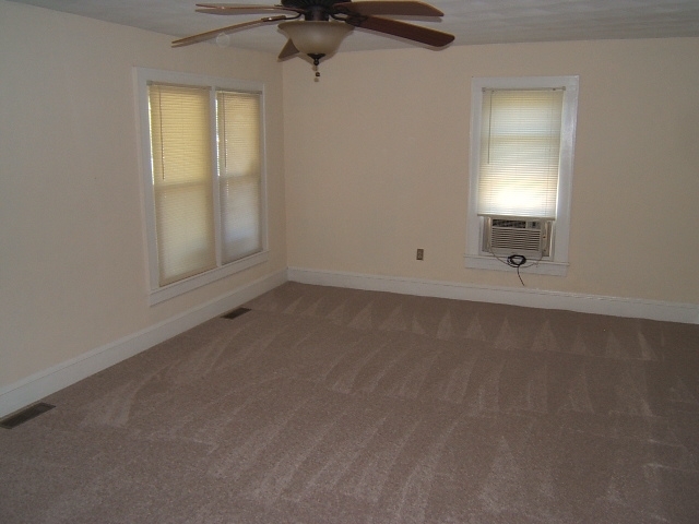 85 Short Road Blue Ridge, VA 24064 - Photo 5 of 21 Living Room