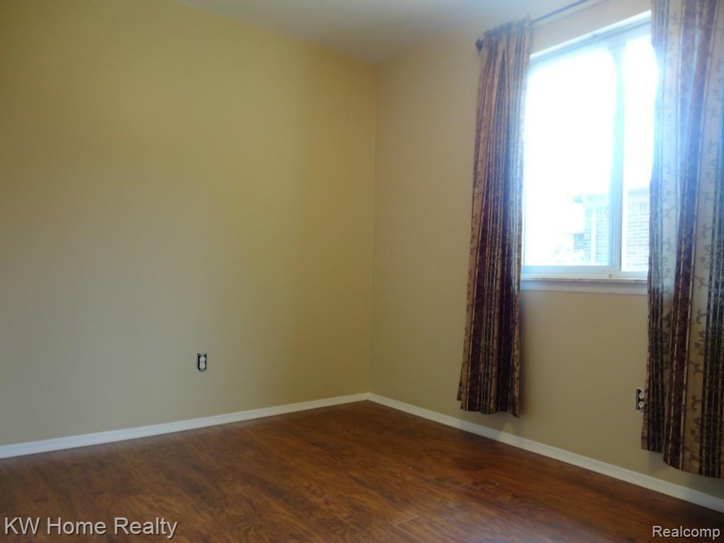 16951 General Fraser, MI 48026 - Photo 10 of 13
