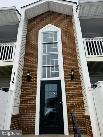 $2,000 | 118 Westwick Court, Unit 3, Sterling, VA 20165