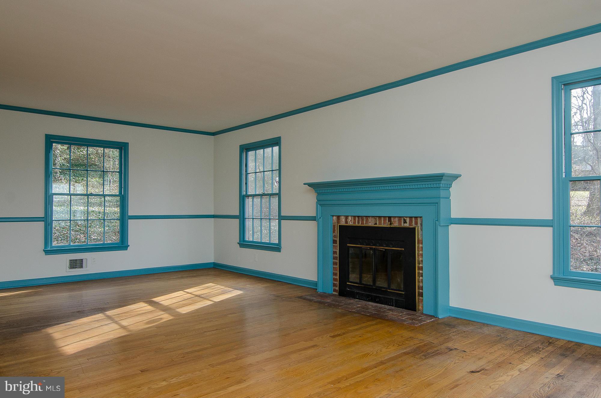 268 Rugby Court Arnold, MD 21012 - Photo 8 of 29 Living Room