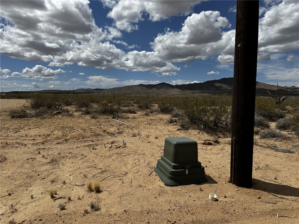 2794 West Quartz Road Yucca, AZ 86438 - Photo 24 of 30 a view of a terrace