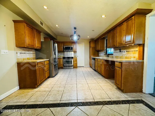 $2,000 | 246 Sara Drive, Jacksonville, FL 32218