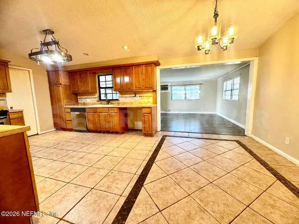 $2,000 | 246 Sara Drive, Jacksonville, FL 32218