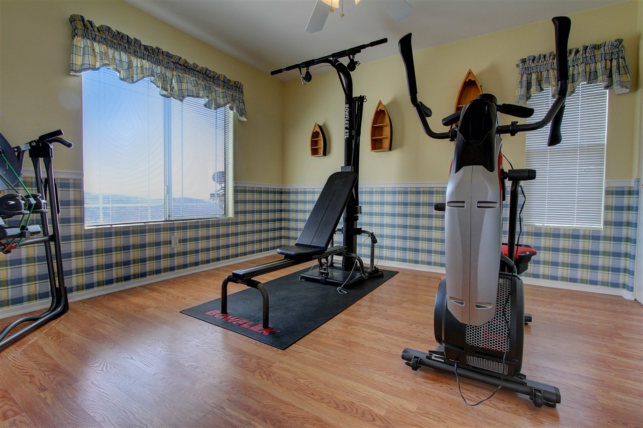 2010 Pointe Parkway Spring Valley, CA 91978 - Photo 16 of 24 Gallery Image 16