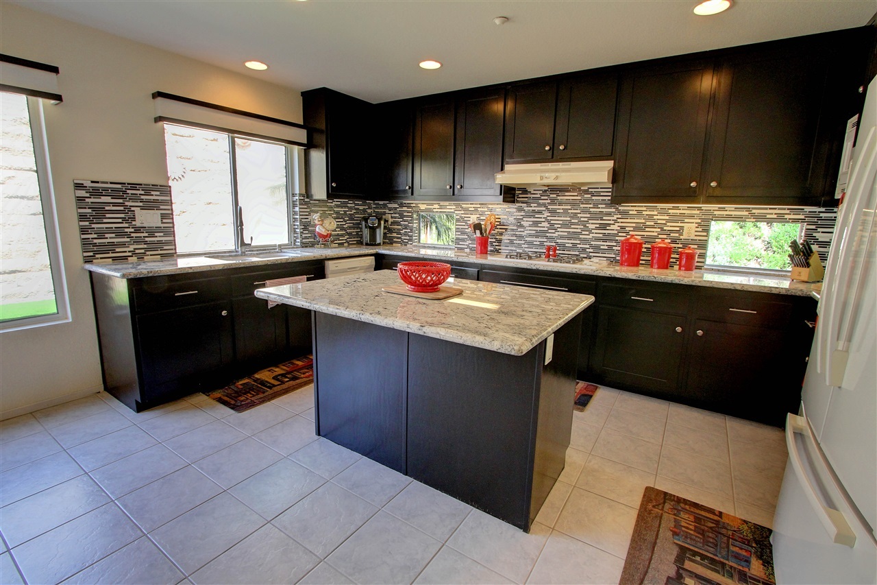 2010 Pointe Parkway Spring Valley, CA 91978 - Photo 3 of 24 Gallery Image 3