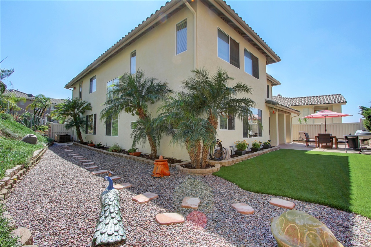 2010 Pointe Parkway Spring Valley, CA 91978 - Photo 4 of 24 Gallery Image 4