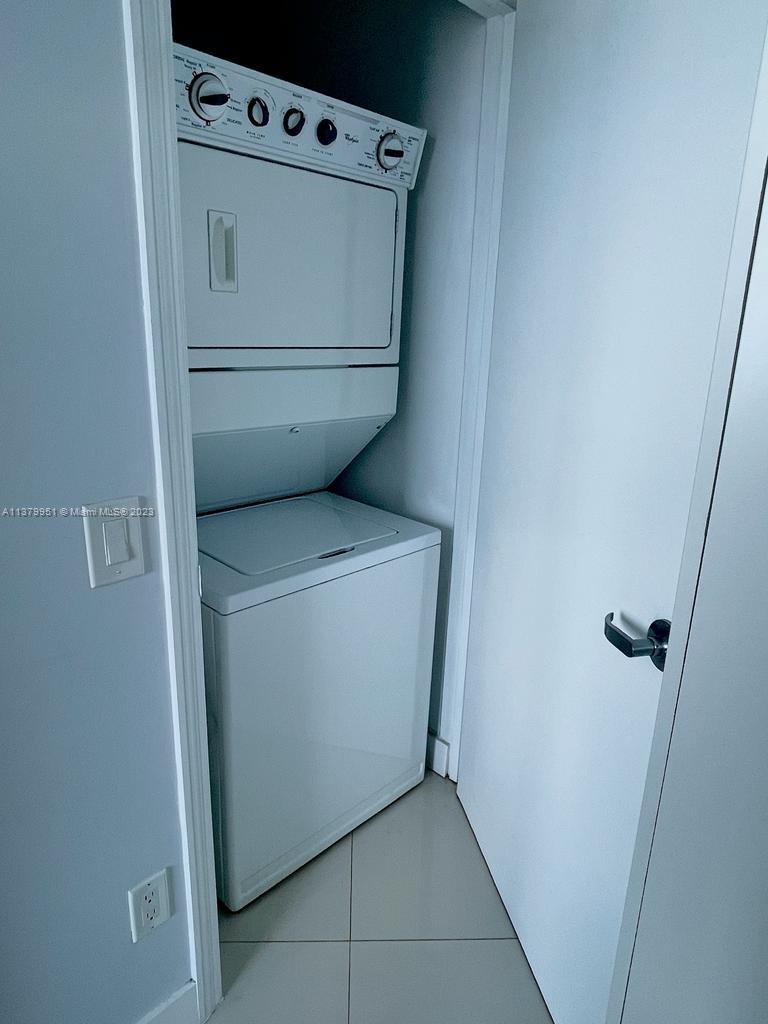 60 Southwest 13th Street, Unit 2413 Miami, FL 33130 - Photo 15 of 27 a utility room with dryer and washer