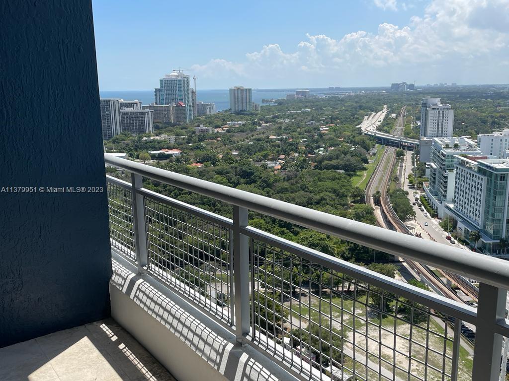 60 Southwest 13th Street, Unit 2413 Miami, FL 33130 - Photo 17 of 27 a view of city from a balcony
