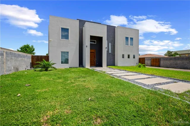 a view of a house with a backyard