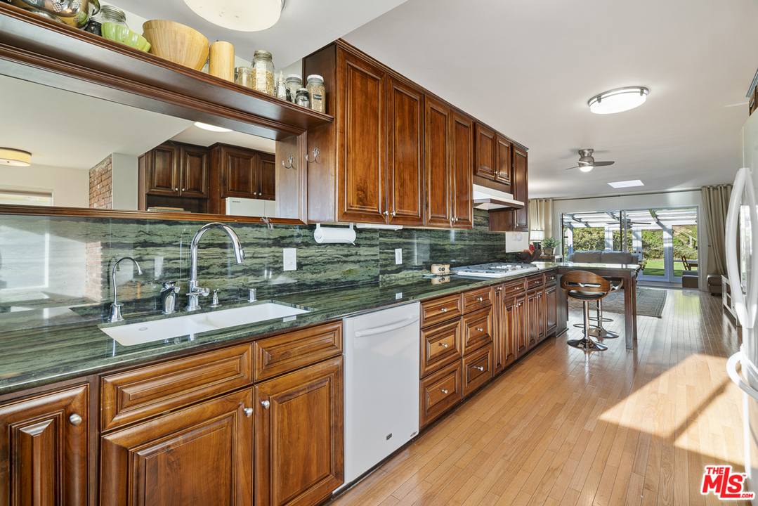 20433 Seaboard Road Malibu, CA 90265 - Photo 13 of 36