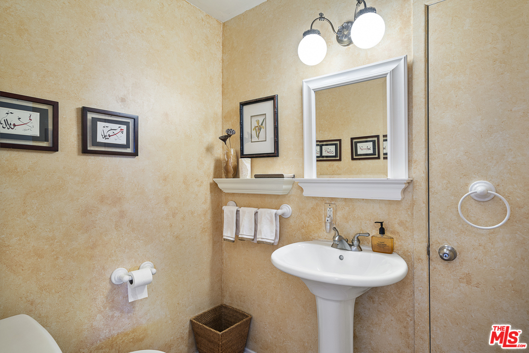 20433 Seaboard Road Malibu, CA 90265 - Photo 17 of 36