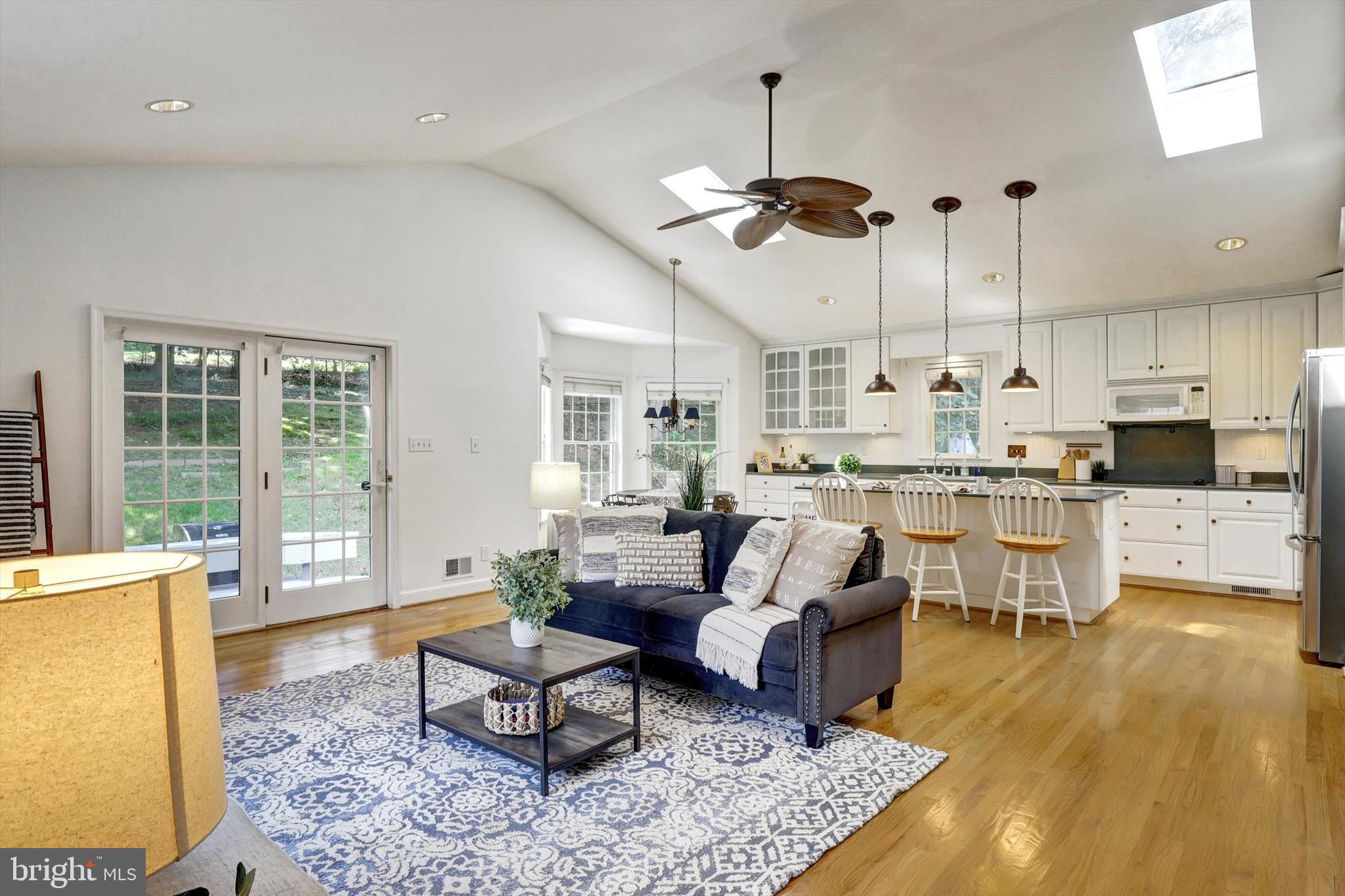 10214 Big Rock Road Silver Spring, MD 20901 - Photo 11 of 39 Family Room/ Breakfast Nook