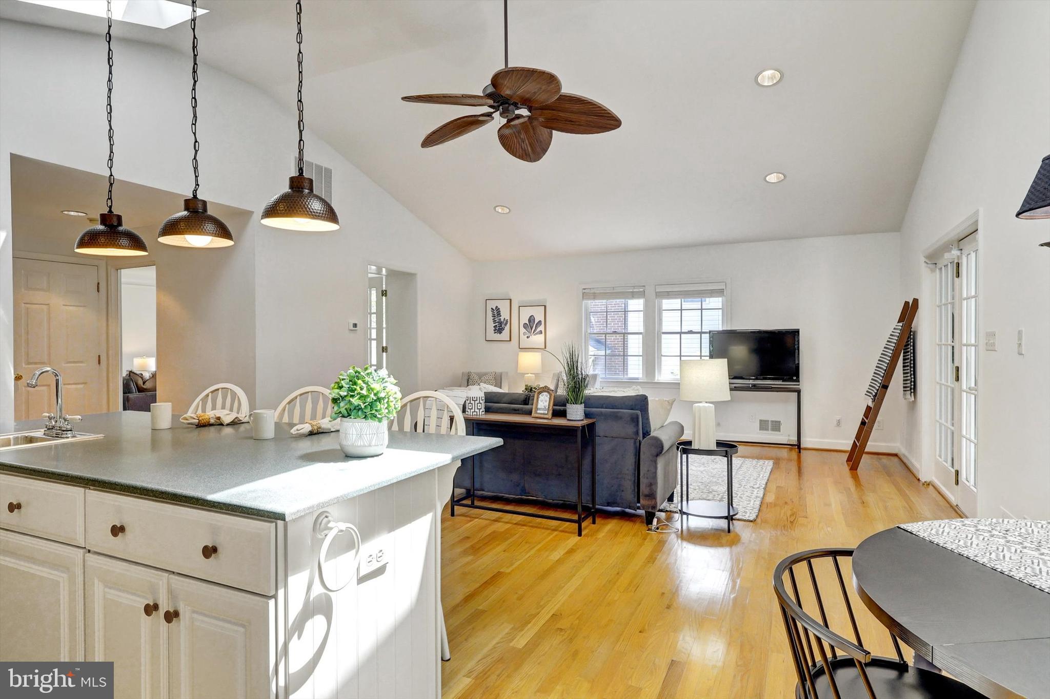 10214 Big Rock Road Silver Spring, MD 20901 - Photo 12 of 39 Family Room