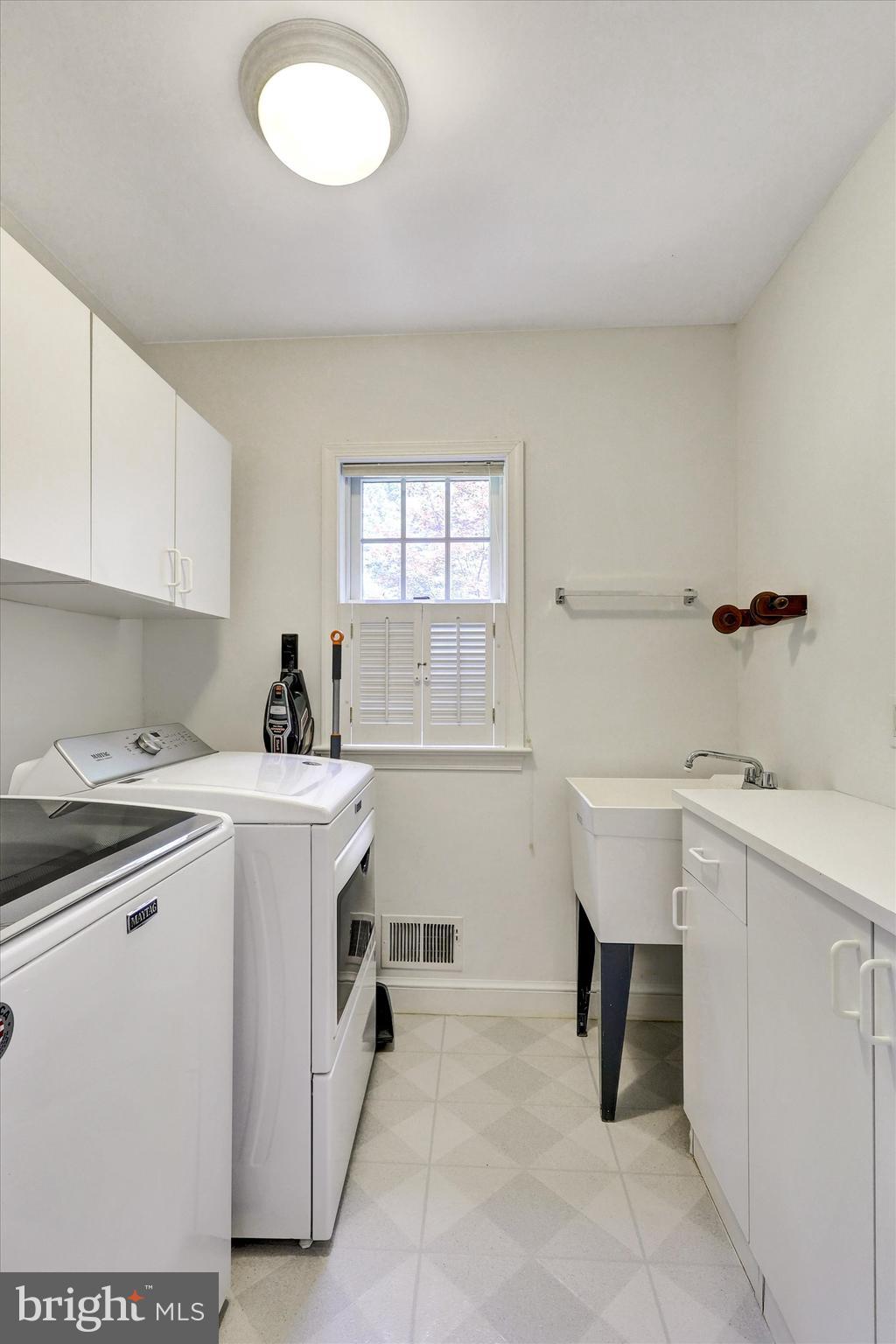 10214 Big Rock Road Silver Spring, MD 20901 - Photo 16 of 39 Laundry Room