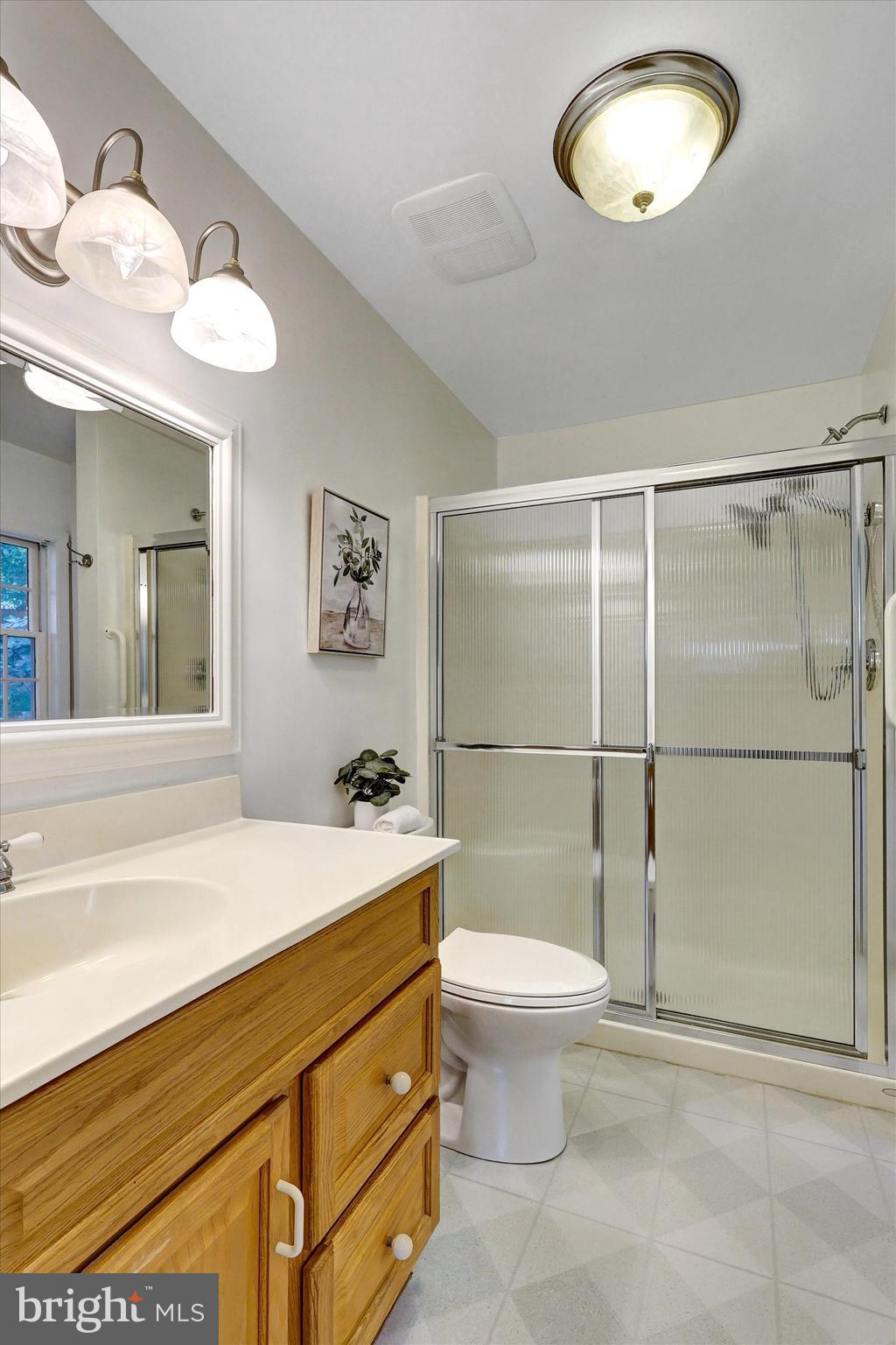 10214 Big Rock Road Silver Spring, MD 20901 - Photo 17 of 39 Main Level Full Bath