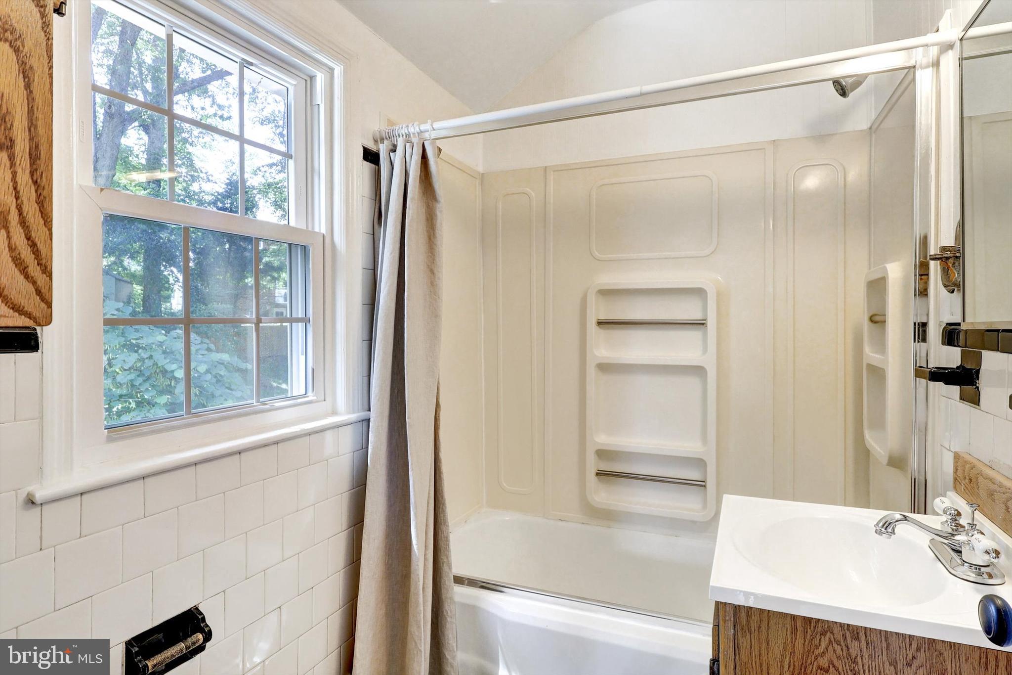 10214 Big Rock Road Silver Spring, MD 20901 - Photo 22 of 39 Upstairs Full Bath