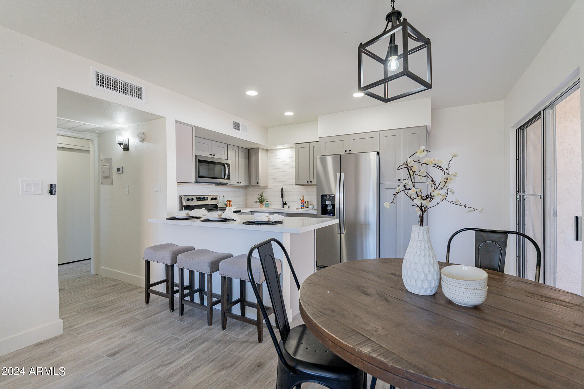 1320 East Bethany Home Road, Unit 13 Phoenix, AZ 85014 - Photo 8 of 47 9-web-or-mls-Bethany-9
