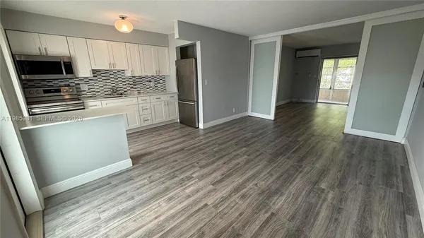$1,600 | 2115 Northeast 42nd Court, Unit 206N, Lighthouse Point, FL 33064