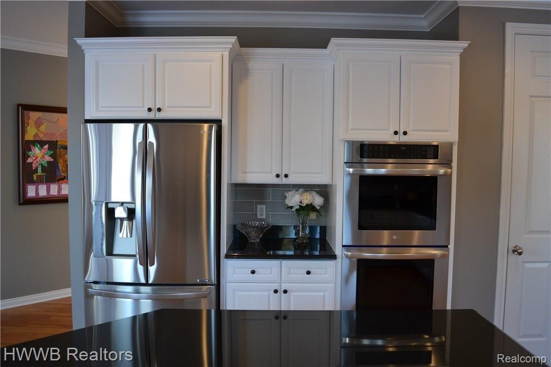 690 Panorama Drive Rochester, MI 48306 - Photo 5 of 23 09 - Kitchen.JPG