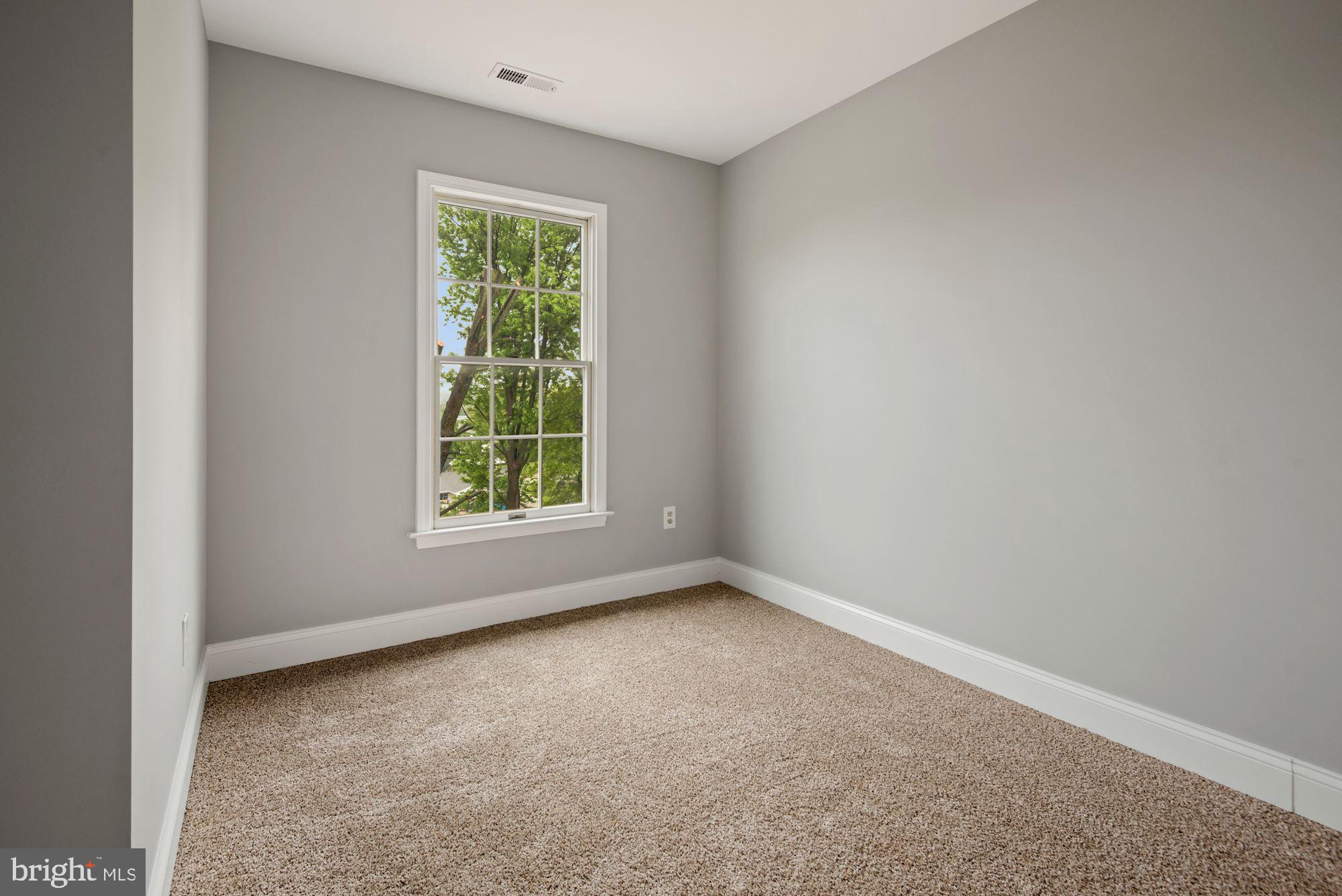 2046 Putnam Road Halethorpe, MD 21227 - Photo 21 of 33