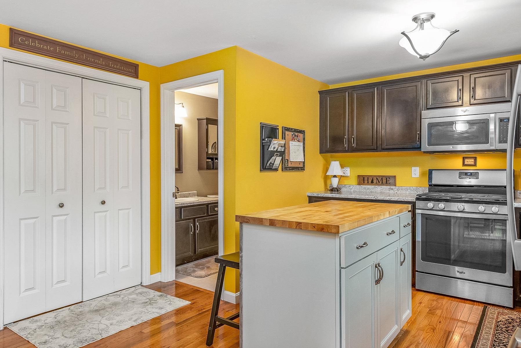 138 Exeter Road, Unit 12 Epping, NH 03042 - Photo 24 of 28