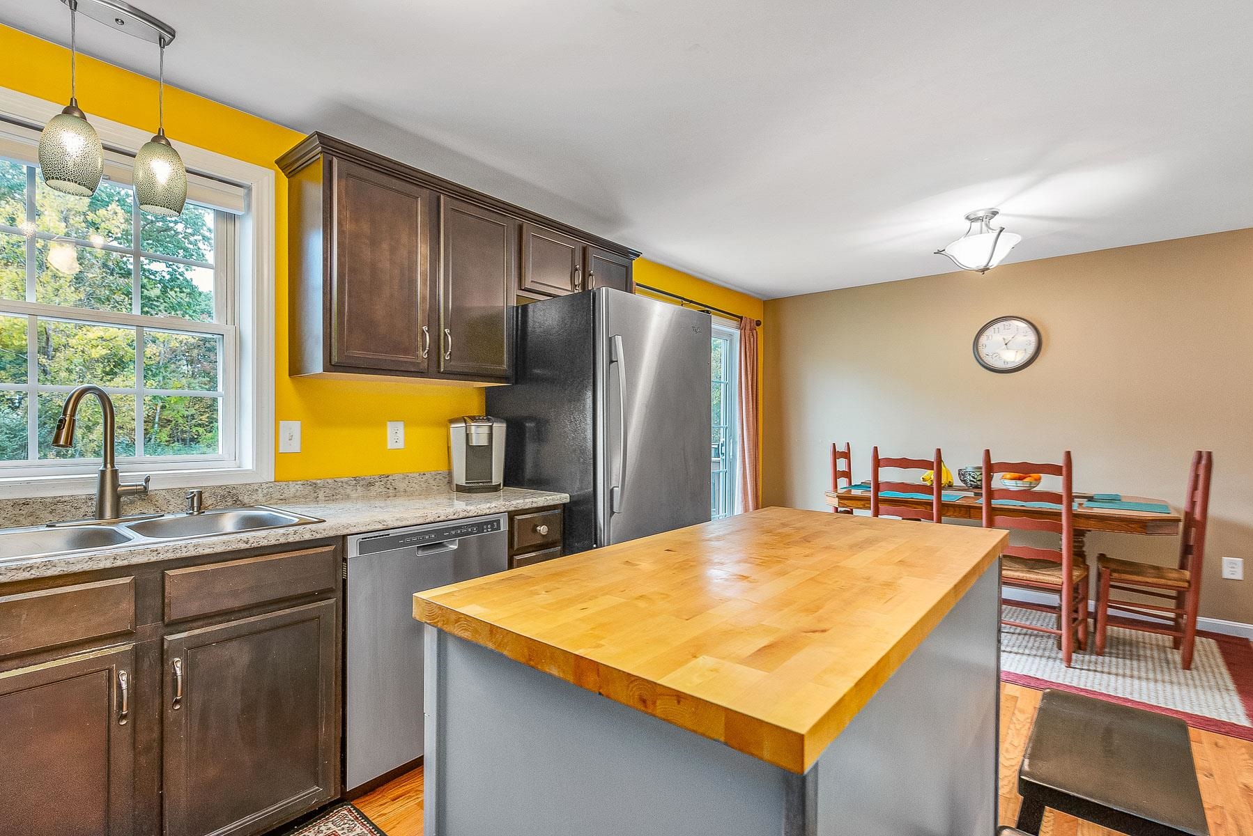 138 Exeter Road, Unit 12 Epping, NH 03042 - Photo 26 of 28