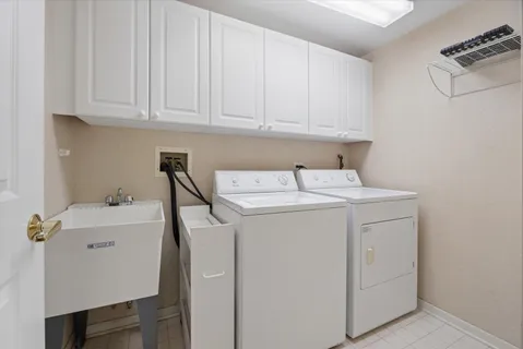 $330,000 | 7051 West Touhy Avenue, Unit 604, Niles, IL 60714