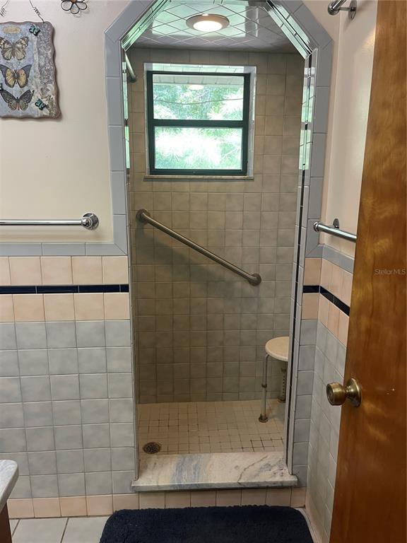 Undisclosed Address Reddick, FL 32686 - Photo 24 of 43 a bathroom with a bathtub