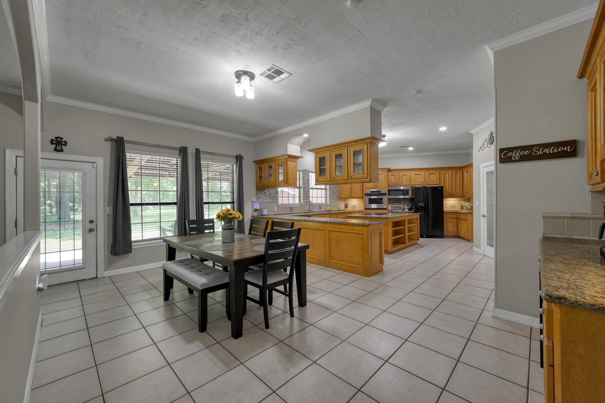 910 Commons Way Court Huffman, TX 77336 - Photo 10 of 49 Kitchen area