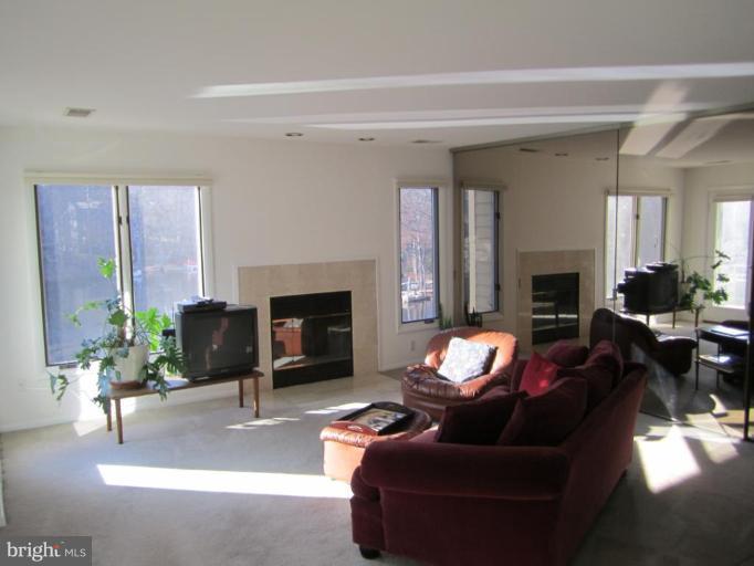 1971 Lakeport Way Reston, VA 20191 - Photo 7 of 21 Sitting Room