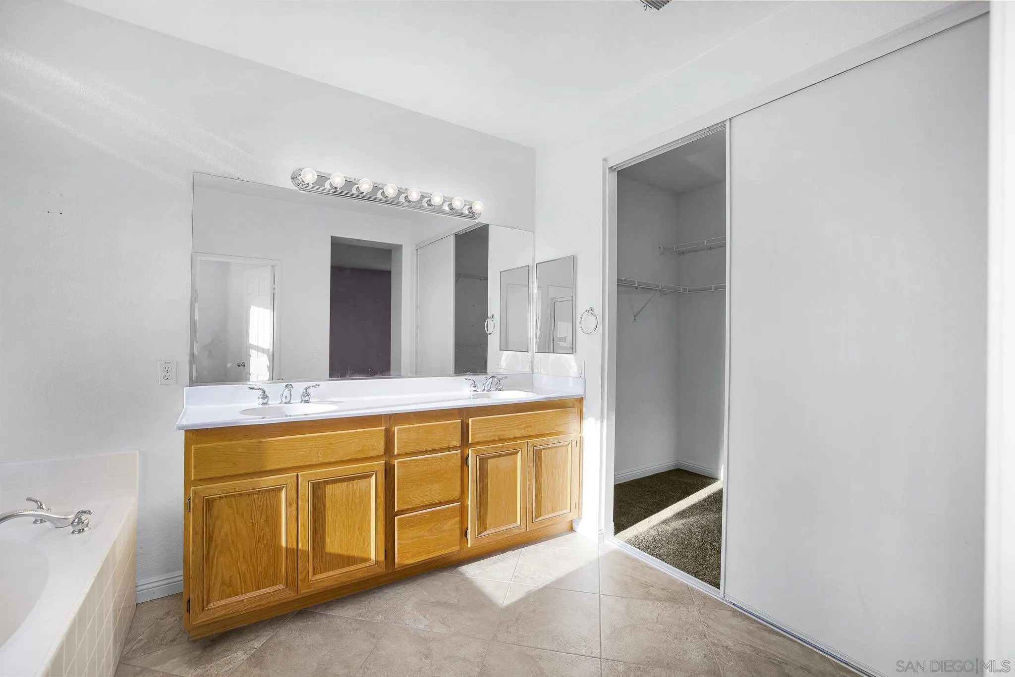 35511 Shadow Drive Winchester, CA 92596 - Photo 24 of 34 a spacious bathroom with a tub sink and mirror