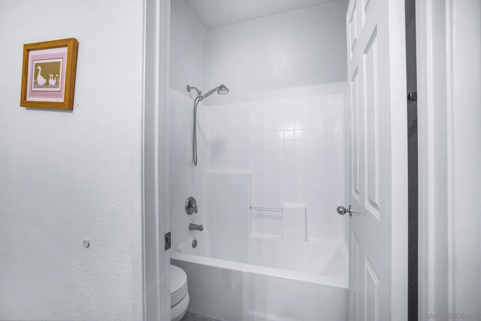 35511 Shadow Drive Winchester, CA 92596 - Photo 25 of 34 a bathroom with a bathtub and shower