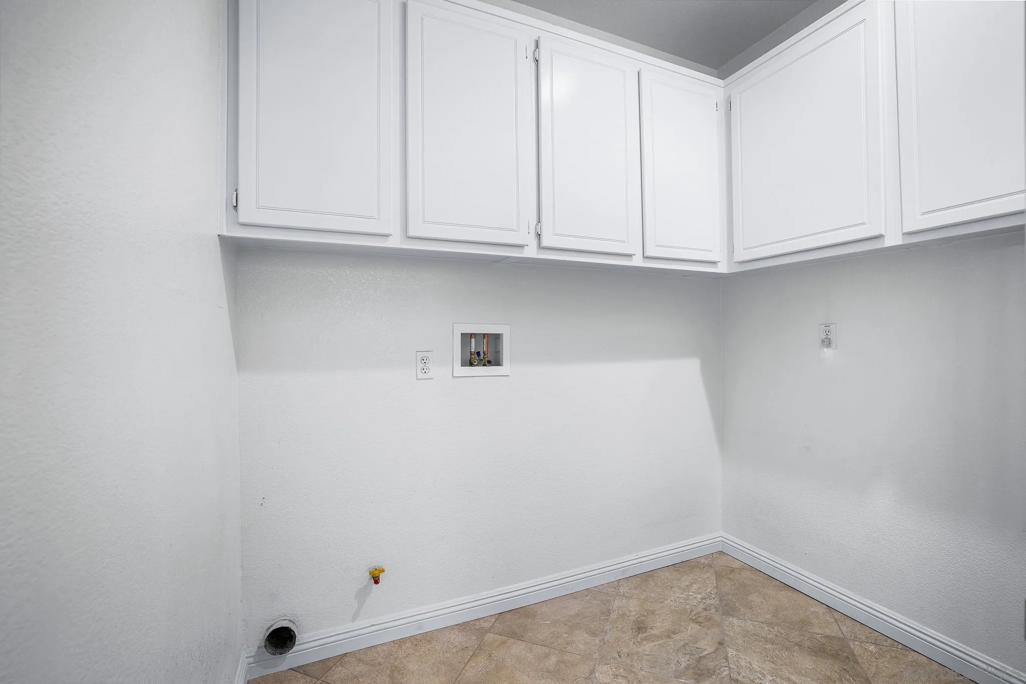 35511 Shadow Drive Winchester, CA 92596 - Photo 28 of 34 a view of cabinets and window