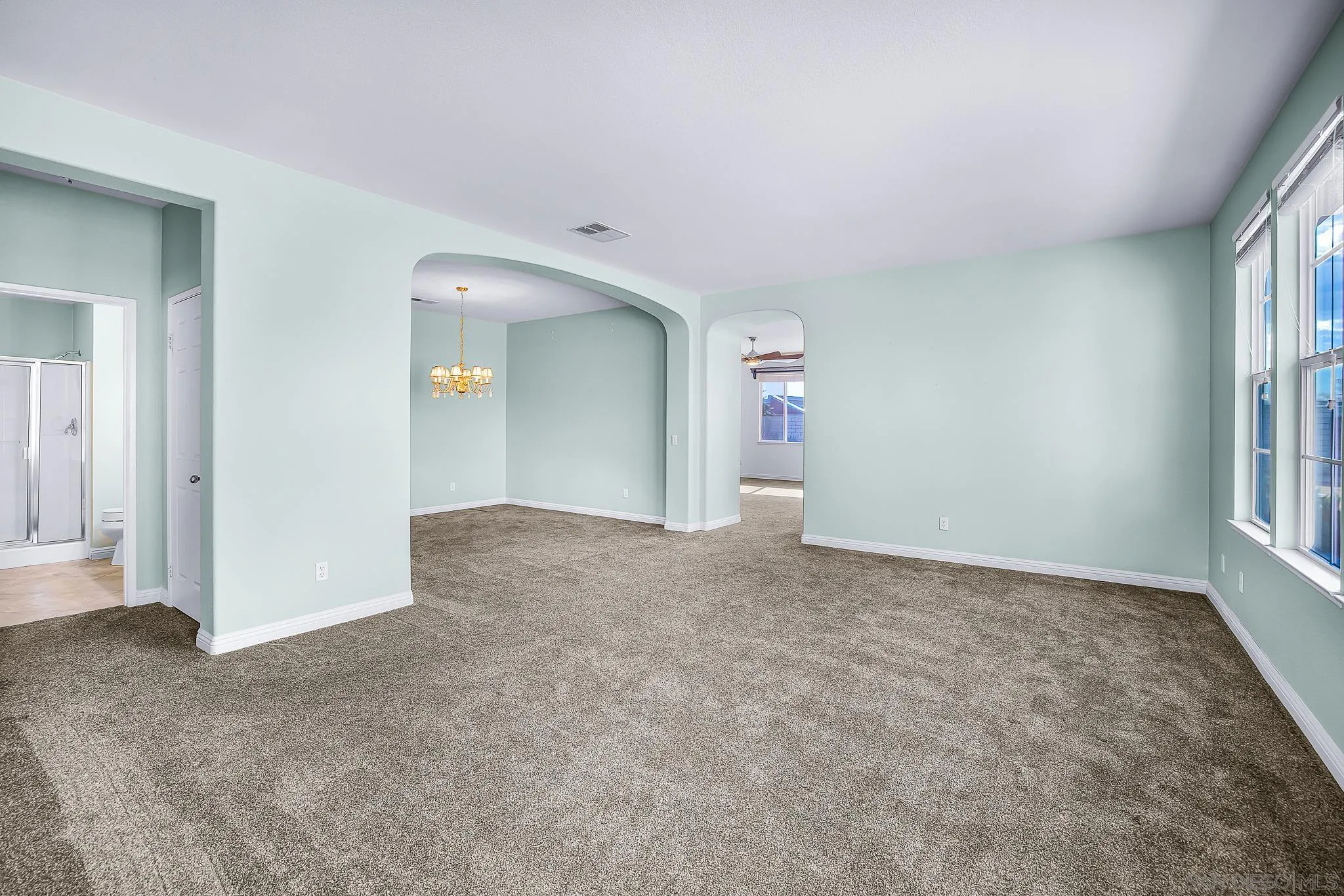 35511 Shadow Drive Winchester, CA 92596 - Photo 3 of 34 an empty room with windows and closet