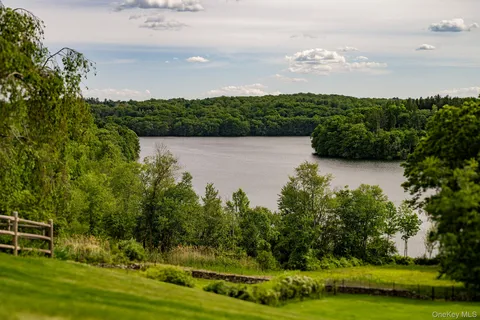 $1,995,000 | 5 Old Cross River Road, Katonah, NY 10536