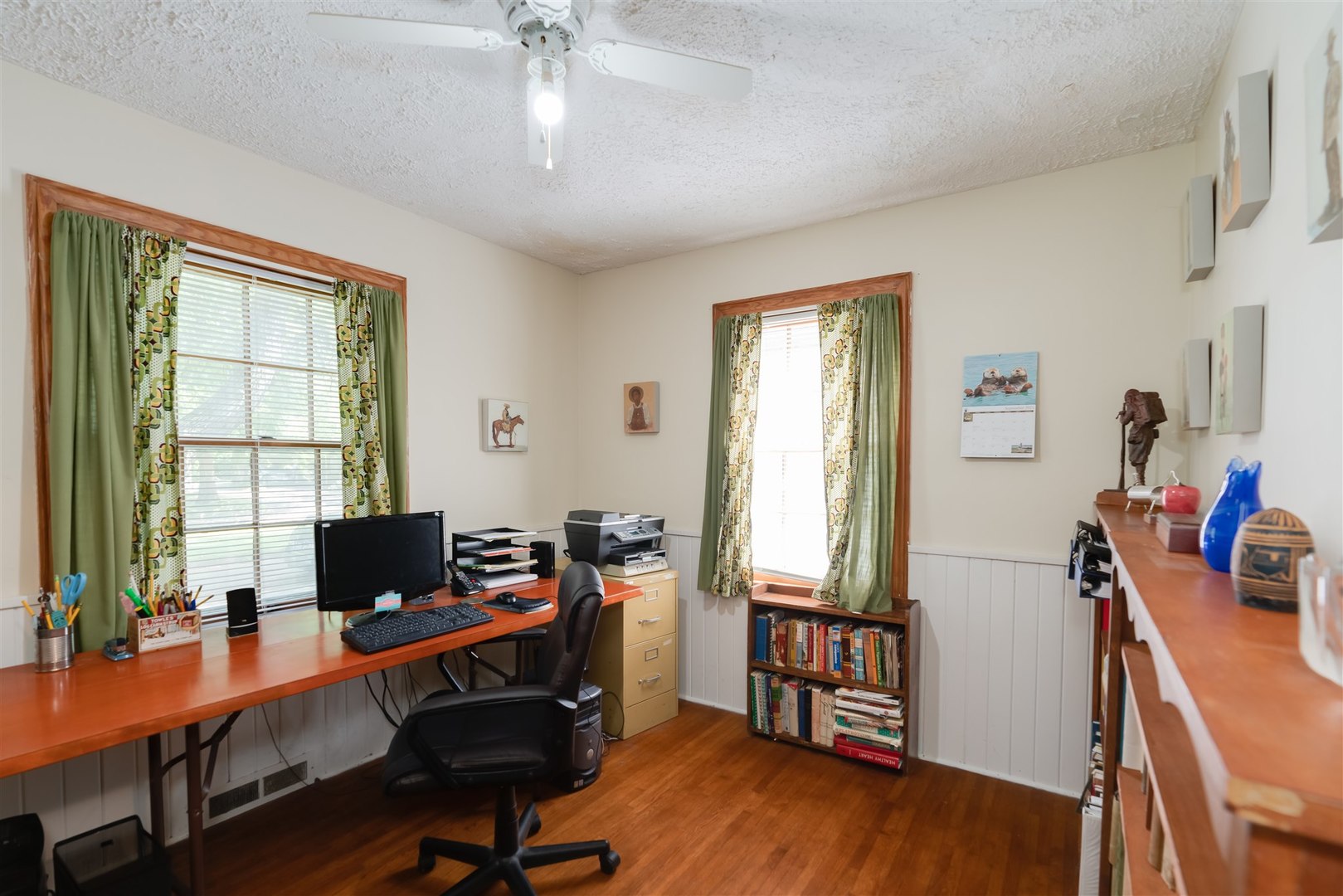 32 White Place Bloomington, IL 61701 - Photo 12 of 26 a room with furniture and a window