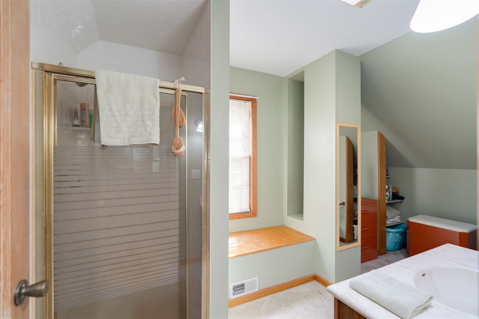 32 White Place Bloomington, IL 61701 - Photo 18 of 26 a bathroom with a tub and shower