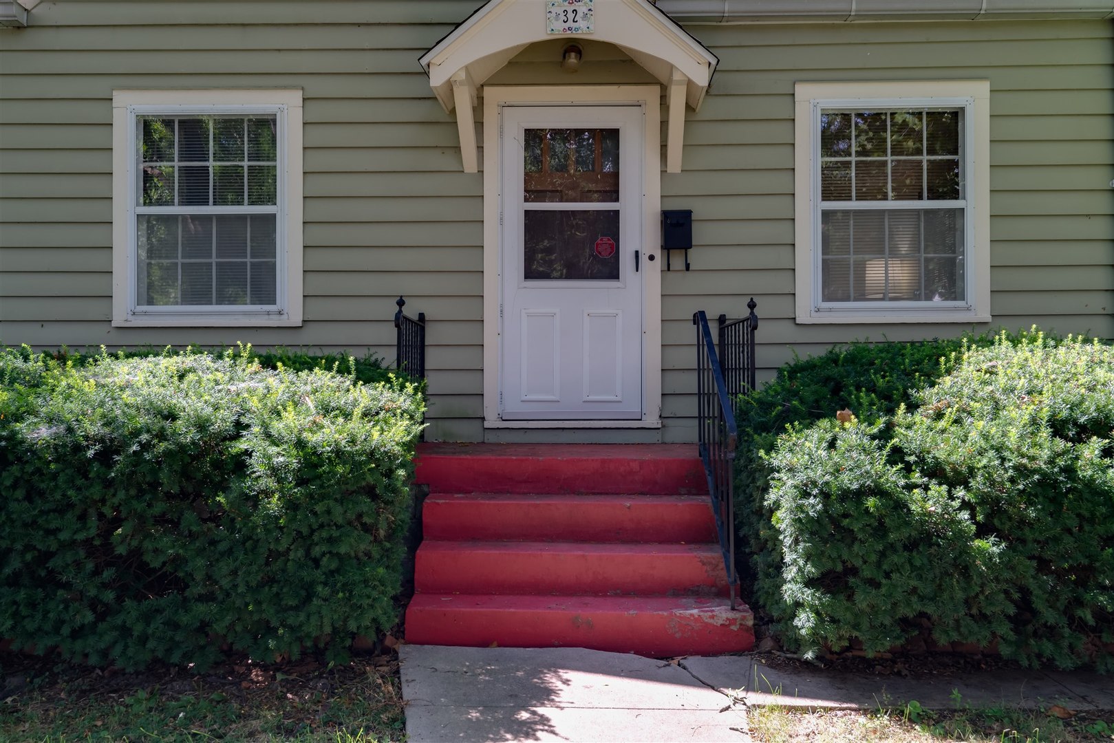32 White Place Bloomington, IL 61701 - Photo 3 of 26 a front view of a house with a yard