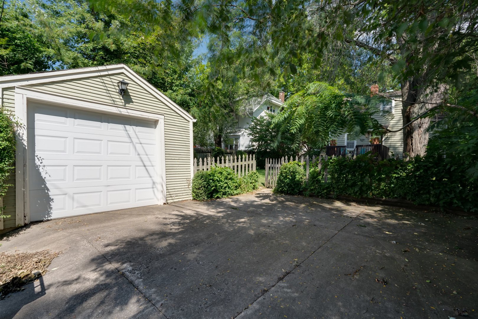 32 White Place Bloomington, IL 61701 - Photo 26 of 26 a view of backyard of house