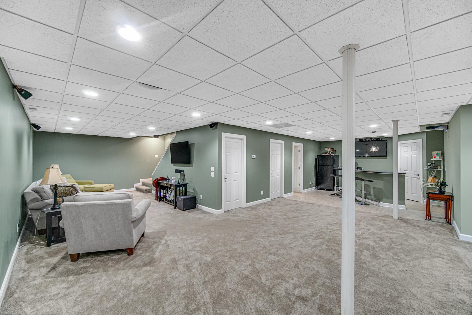 491 West Division Road Valparaiso, IN 46385 - Photo 32 of 38 a living room with furniture