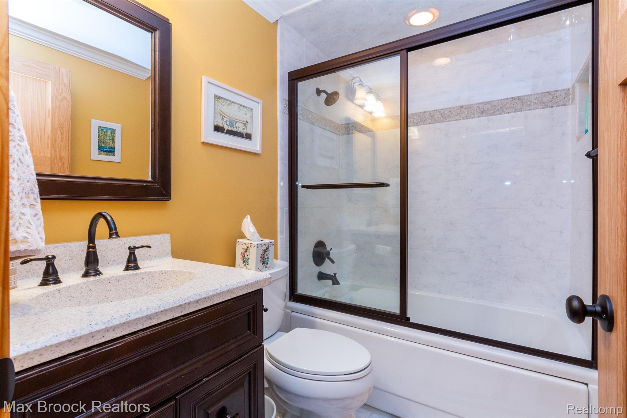 3777 Covert Road Waterford, MI 48328 - Photo 32 of 56 Gallery Image 32