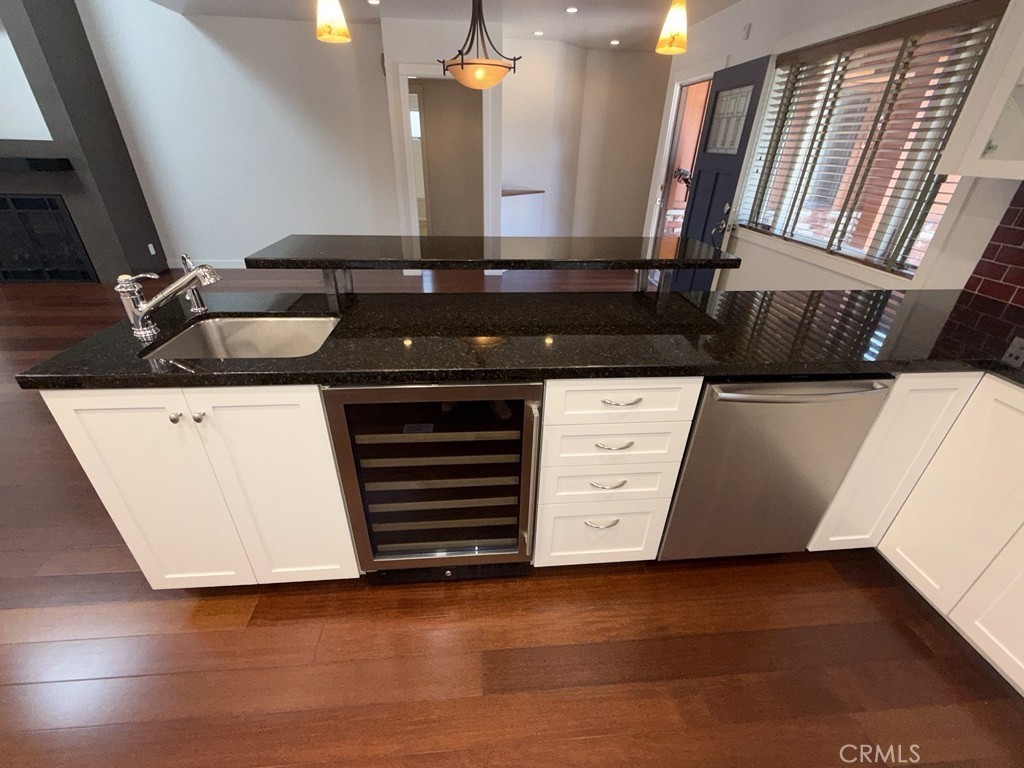 2746 North Kenneth Road Burbank, CA 91504 - Photo 8 of 29