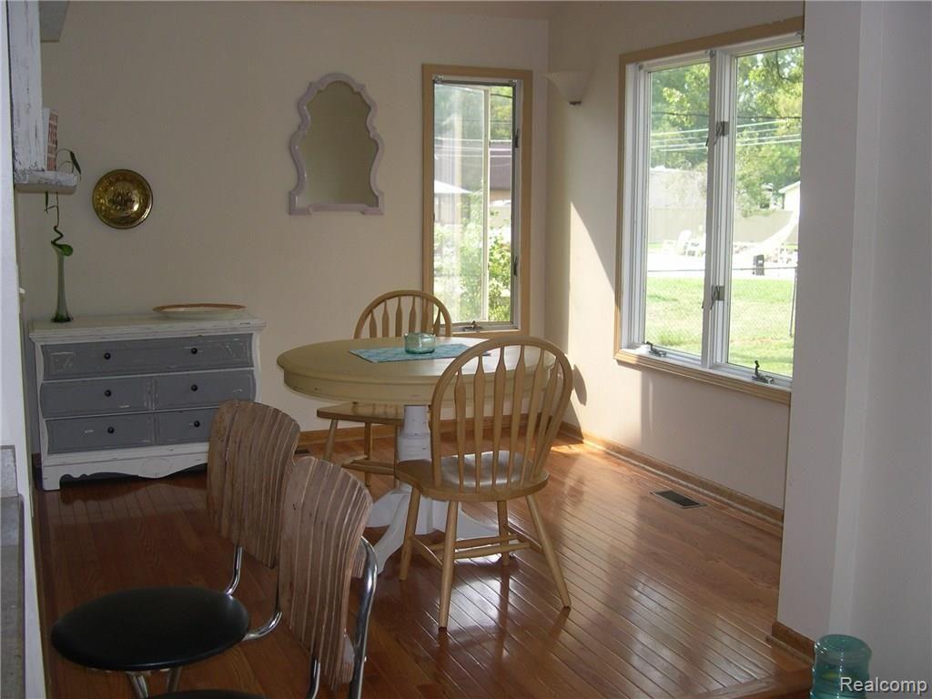 10219 Farmington Road Livonia, MI 48150 - Photo 17 of 34 SEPARATE DINING AREA