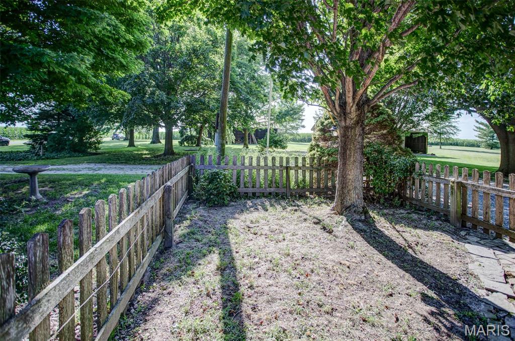 6063 Seiler Road Dorsey, IL 62021 - Photo 26 of 80